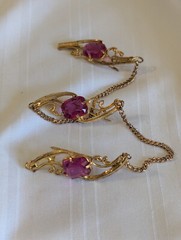 Pink rhinestone yellow gold plated 3 connected chain brooch pins