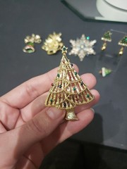 14 pc lot vtg jewelry Brooches pins earrings Christmas Trees wreath rhinestones