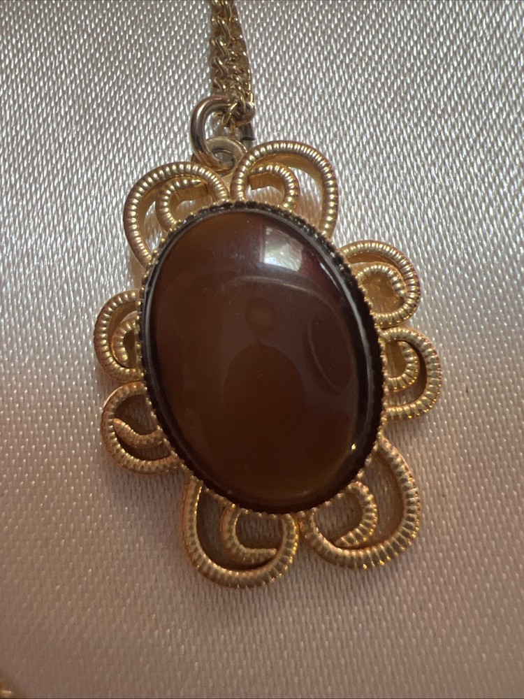 Vintage Celebrity NY Carnelian Cabochan Filigree Gold Tone Pendant Necklace 17”