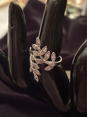 Vintage Estate 925 (Nickel Free) Ring Size 5.75 Leaf Branch Design Diamond Chips