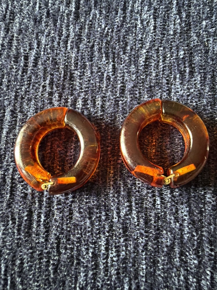 VINTAGE 1970s SPRING HINGED CLIP ON EARRINGS BROWN TORTOISE PLASTIC THICK HOOPS
