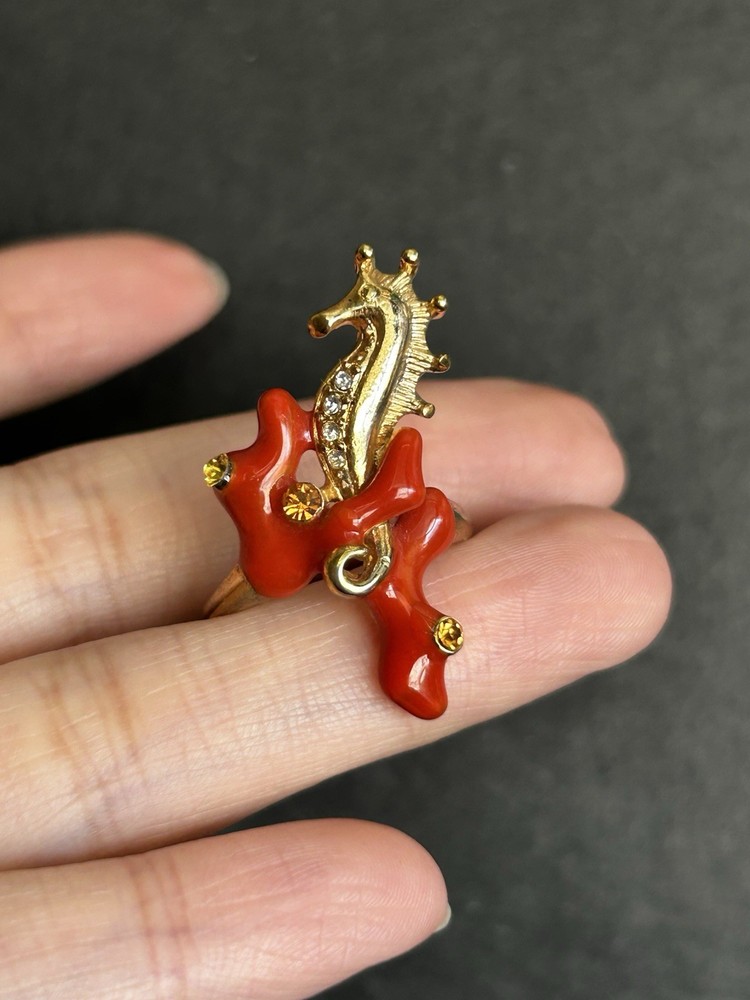 Rare Seahorse Carol Enamel Gold-plated Ring Size 6.5 Exquisite Good Quality