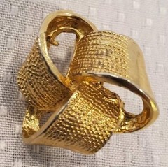 7/8 Inch Gold Tone Semi-textured 3 Dimensional Bow Clip On Earring