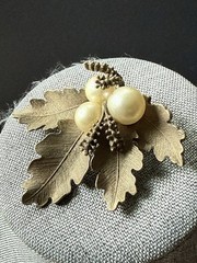 Vintage Flower Faux Pearl Brooch Matte Finish Brushed Gold Career Cocktail Retro