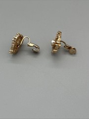 Vintage Signed Kramer Faux Pearl Gold Tone Clip-on Earrings GIFT .75″