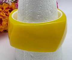 Vintage Yellow Lucite Bangle Bracelet Chunky Asymmetrical Geometric 8.5 in