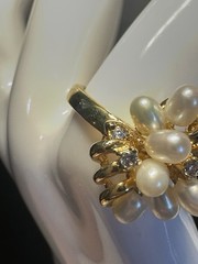 Seta Gold tone cultured freshwater white pearl cluster clear accents ring sz 9