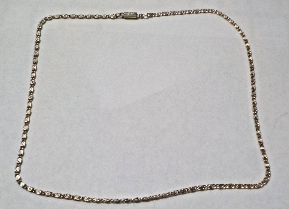 Vintage 18″ Tiny Swirled Links Light Gold Tone Necklace – Germany