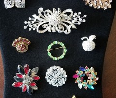 Lot of 12 ~ Vintage to Modern Rhinestone Gold & Silver Tone Pin Brooches