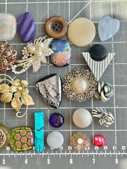 30PC VTG FLOWER PIN craft LOT,Mixed Media FLORAL ART,repurpose,HOLIDAY CRAFTS