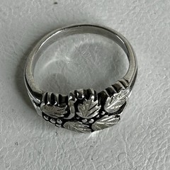 Vtg Sterling Silver Grapes and Grape Leaves Ring Wheeler Signed WM Size 7