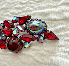 VTG. REGENCY RED & AURORA BOREALIS CABOCHON and RHINESTONE BROOCH & EARRING SET