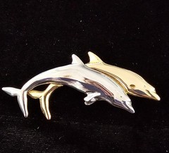 Vtg Nautical Jewelry Lot of 3 Shell Bracelet 2 Tone Lighthouse Dolphin Brooch