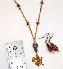 VNTG 80’S CLOSIONNE NECKLACE AND EARRING SET. Red, Black, Gold Tone
