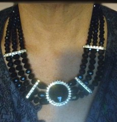 🔥Very Classy 🔥TripleBlackGlassBead Strand W/ 🔥Gorgeous Centerpiece🔥
