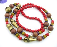 RED WOOD Beads NECKLACE Vintage Beaded Wooden Goldtone Metal Beads 36″