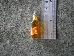 Johnnie Walker Red Label Whisky Whiskey Vtg Acrylic Bracelet Charm Pendant 2.0g