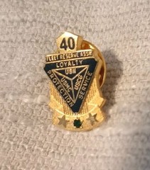 Vintage Lot Of Pins That Vary In Value & Collectibilty All In Good Condition.