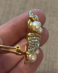 Vtg Swarovski Pearls & Clear Crystals Earrings Gold Tone Clip On Bow Cross READ