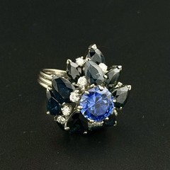 VINTAGE 1960’S 0.60 CTW DIAMOND + 11 CTW SAPPHIRE RING – 18K YG 14.74 GRAMS