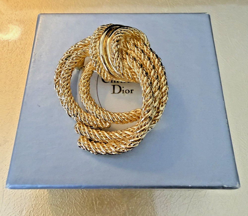Christian Dior Classic Gold Tone Twisted Knotted Rope Round Brooch Pin, 1 1/2″