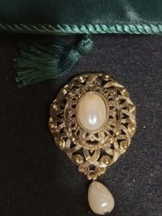 Vintage Faux Pearls Pendant/ Brooch with Earings Set in Small Jewlery Case