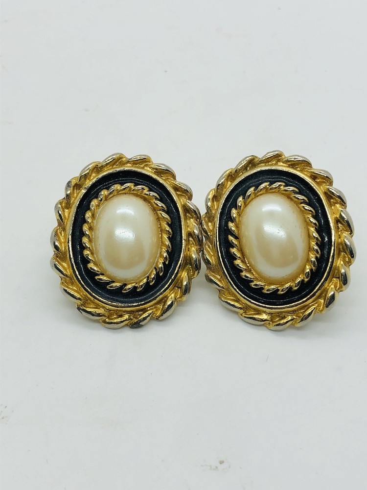 Lady Remington LR vintage goldtone black faux pearl oval clip on earrings
