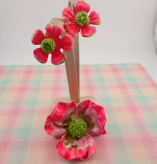 Vintage Neon Pink Green High Relief Resin Flower Pin Brooch Clip Earring Set