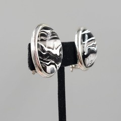 Vintage Black White Marbled Cabochon Clip on Earrings Silver tone Drop 1 1/8″