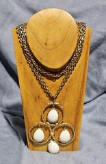 Vintage 1960’s Cream Flush White Acrylic Goldtone Double Chain Necklace 24″