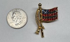 Rhinestone American Flag Brooch Gold Tone – Pin – USED