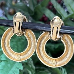 Vtg Les Bernard Vc Large Brushed Gold Tone, Door Knocker RUNWAY Clip Earrings
