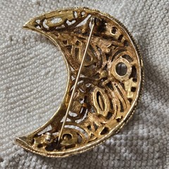 Vintage Unsigned La Roco Paisley Crescent Moon Brooch Gold Tone REPAIR AS-IS