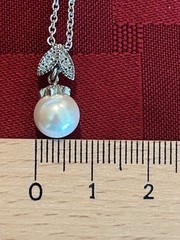 Lovely! Vintage 1990s Metropolitan Museum of Art 8mm Pearl Pendant .925 Necklace