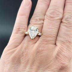 Vtg Sz 7 Ring Lg Teardrop Pear 2 Baguette Cubic Zirconia 18KGE Fashion Jewelry