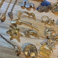 28 Pcs Brooch Pin Sweater Clip Jewelry Vintage Modern Lot