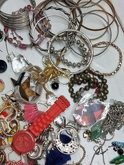 3.18Lbs Wearable Vintage Jewelry Huge lot Costume And More Unsearched Tangled