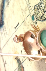 1950’S VINTAGE 14K GOLD CAT PIN PENDANT GREEN STONE