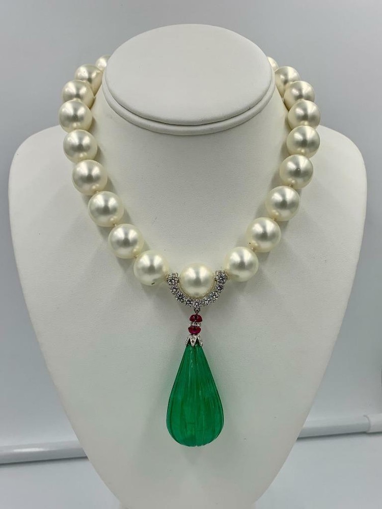 Magnificent Green Quartz Pearl Necklace from Estate of Writer Jackie Collins