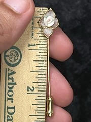VINTAGE GOLD PLATED CAPODEMONTE FLOWER STICK PIN 2.5”