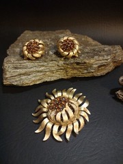 1955-1969 CROWN TAFARI ALFRED PHILIPPE Flower Pin Brooch Clip Earrings Set Vgt