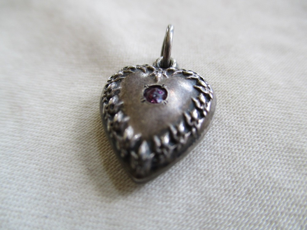 Vtg Sterling Charm 40s Era Puffy Heart Tiny Fleur de Lis Border Inset Pink Stone