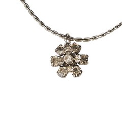 Retro Avon 3D Clear Rhinestone Flower Pendant Necklace Silver Tone Dainty 18″