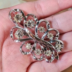 Vintage Elegant Leaf Brooch Pin Silver Tone Rhinestone Costume Jewelry