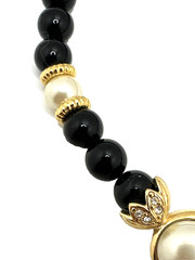 Vintage AVON Faux Pearl Pendant Necklace Black Beads Rhinestones Gold Tone 16″
