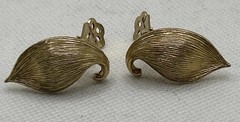 Vintage Lisner Earrings Clip Gold Tone Cuff Swirl Leaf Minimalist Lagenlook