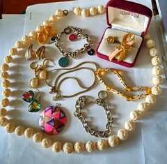 Vintage MIXED JEWELRY LOT PENDANT,BRACELETS,NECKLACES,PINS