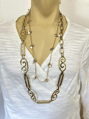 LOT OF 2 NECKLACES GOLD TONE CHAPS VINTAGE CHAIN/BELT MOTHER OF PEARL 32-36 IN