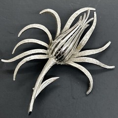 Corocraft Thistle Bud Brooch Early Mark Approx 2-1/2” Wide P18
