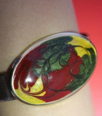Vintage Push On Bracelet Enamel Flower & Leaves Oval Disc in Gold Tone VGC 38